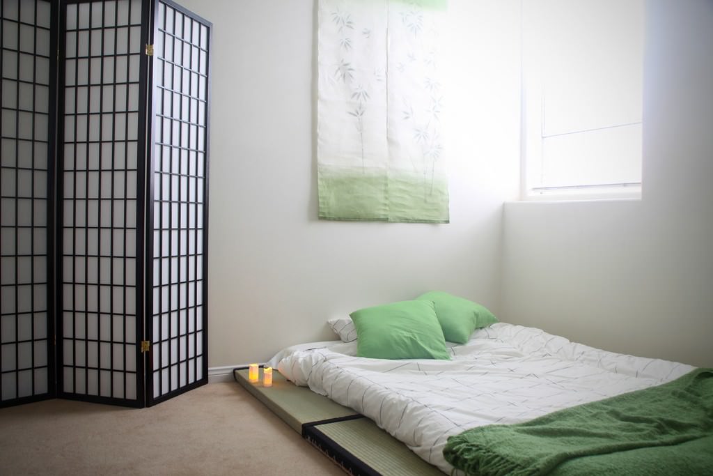 Как оформить дизайн спальни в японском стиле?