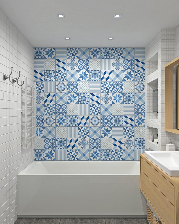 голубая плитка в стиле пэчворк в ванной комнате