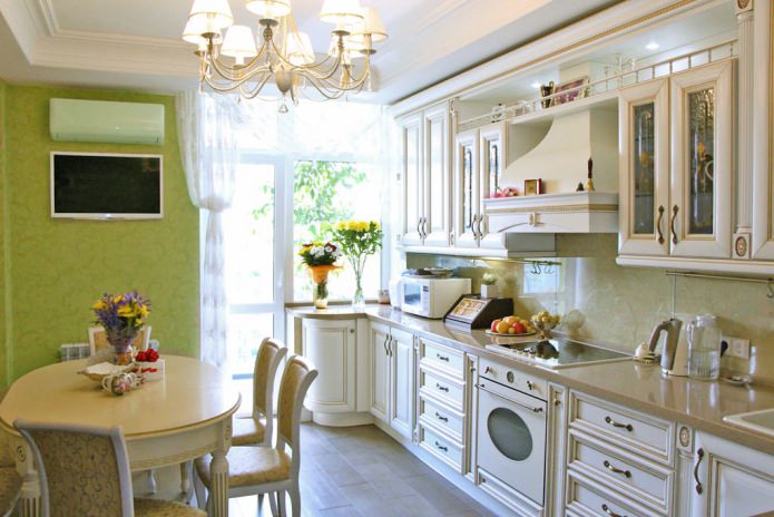 Обои зеленого цвета в интерьере кухни в стиле классика
