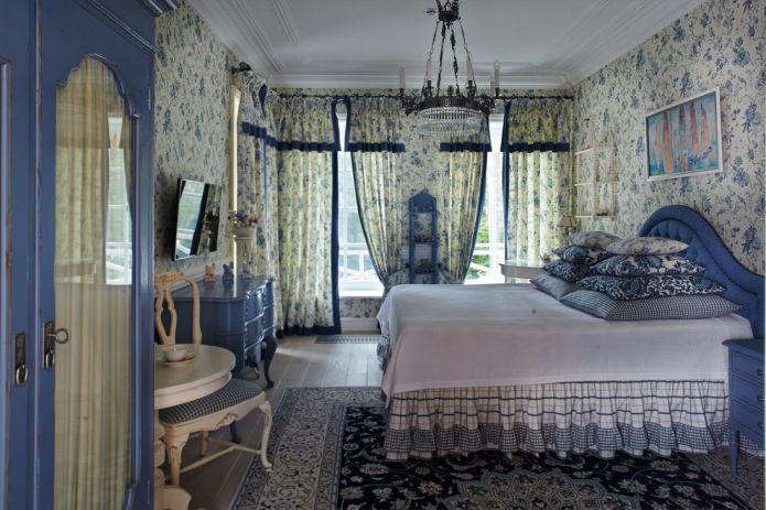 шторы с оборкой в спальне в стиле кантри
