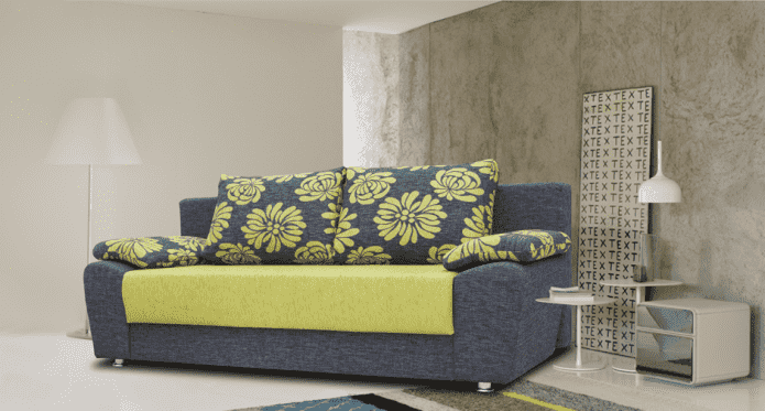 диван с зелеными цветами