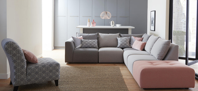 диван с розовыми вставками