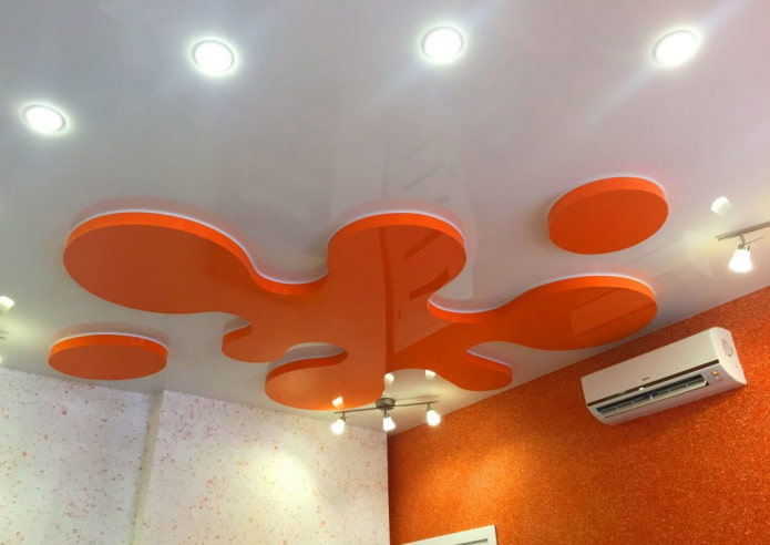 оранжево-белая натяжная потолочная конструкция