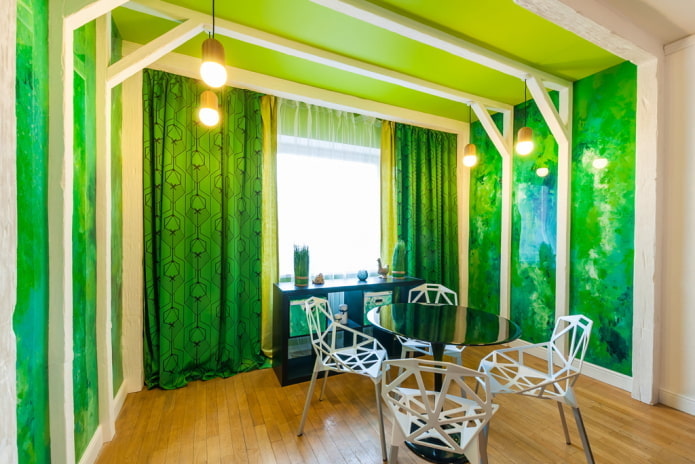 зеленое потолочное покрытие с балками