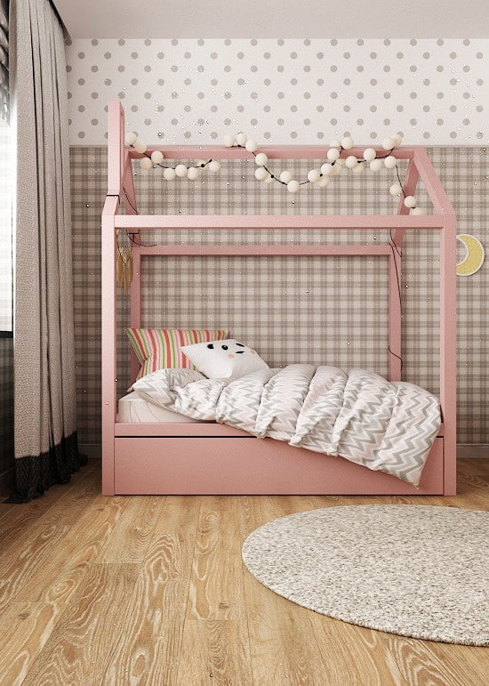 розовая кровать в виде домика в детской