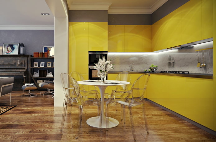 мебель и техника в интерьере кухни в желтых тонах