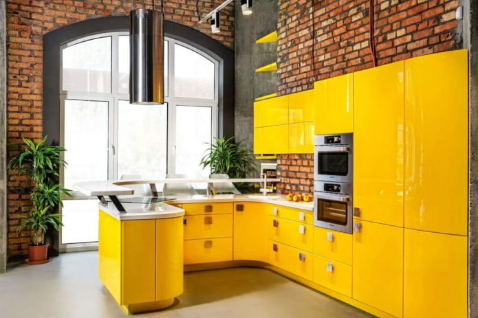 кухня в желтых тонах в стиле лофт