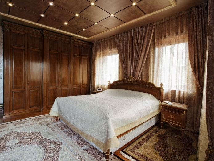 интерьер коричневой спальни в классическом стиле