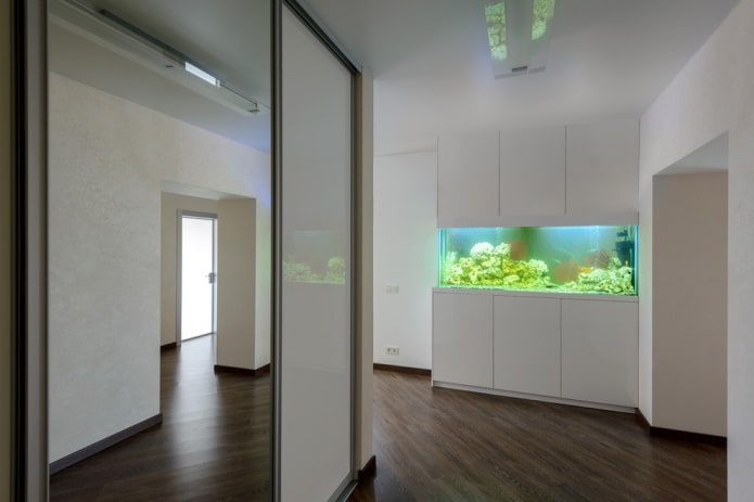 интерьер в стиле минимализм с аквариумом