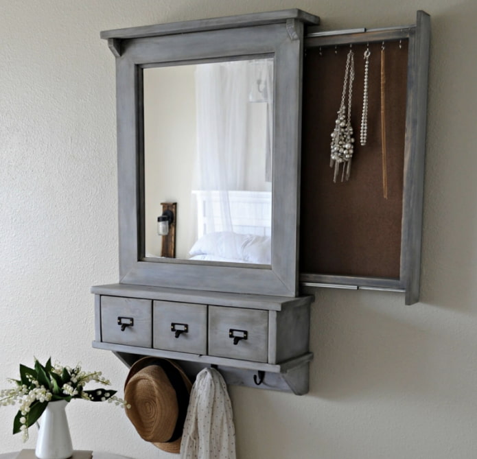 подвесной шкафчик с зеркалом