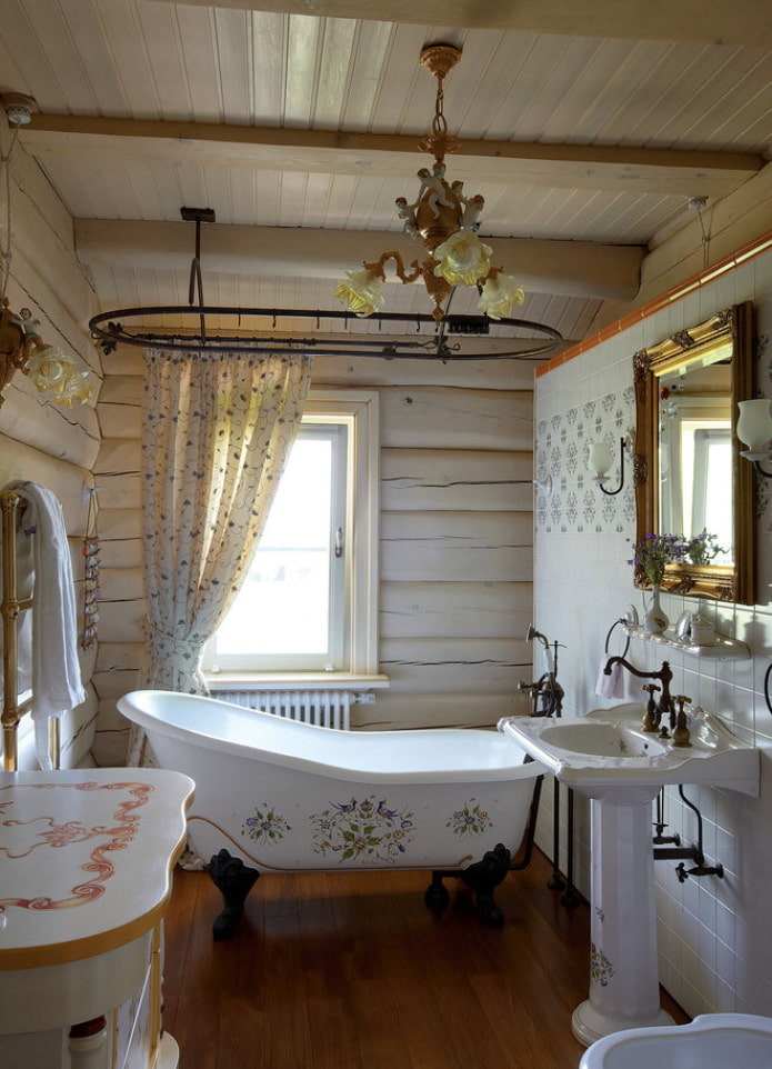 ванная в деревянном брусчатом доме