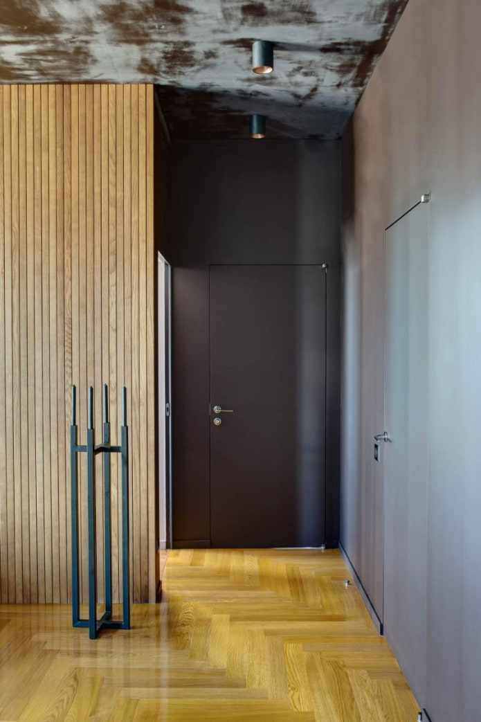 коридор с потайными дверями