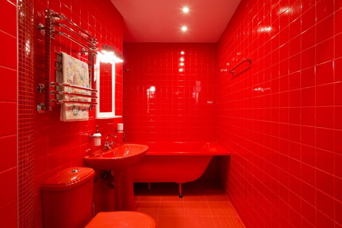 полностью красная ванная