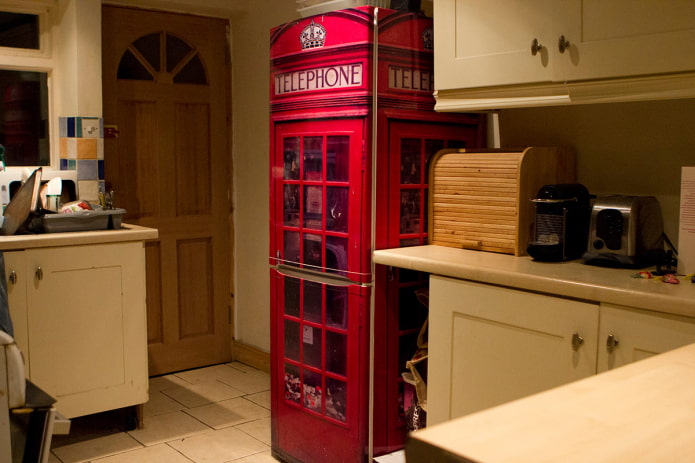 холодильник телефонная будка