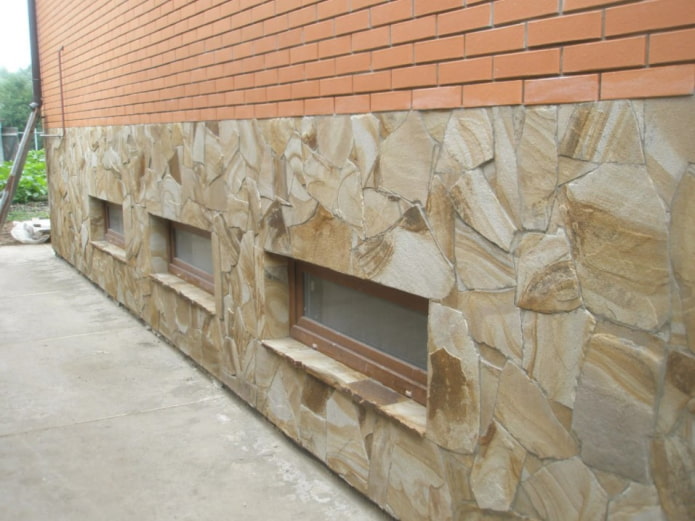 укладка натурального камня на фасад