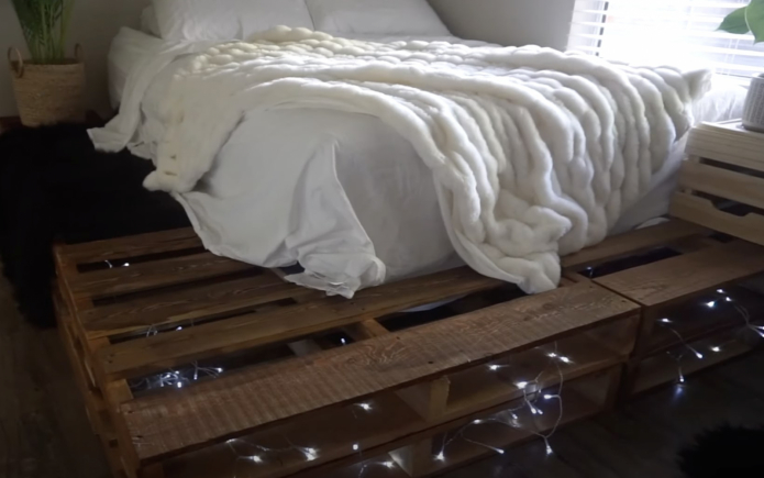 Готовая кровать из поддонов
