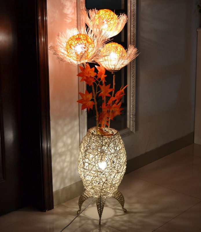 Торшер-ваза с цветами