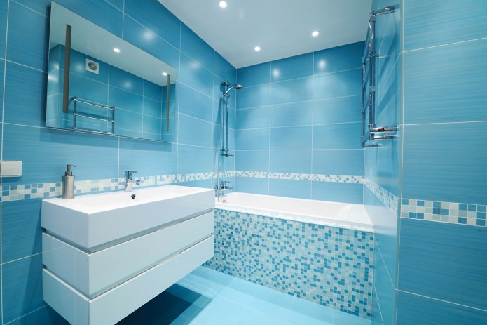 Голубой в интерьере ванной