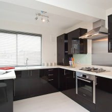 Черный гарнитур в интерьере в кухне: дизайн, выбор обоев, 90 фото-8