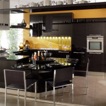 Черный гарнитур в интерьере в кухне: дизайн, выбор обоев, 90 фото-11