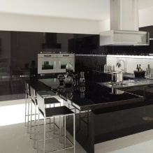 Черный гарнитур в интерьере в кухне: дизайн, выбор обоев, 90 фото-13