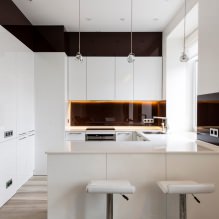 Белый кухонный гарнитур: особенности выбора, сочетания, 70 фото в интерьере-18