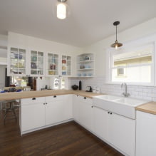 Белая кухня с деревянной столешницей: 60 современных фото и вариантов дизайна-17