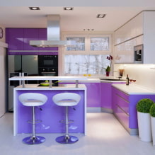 Фиолетовая кухня: сочетания цветов, выбор штор, отделки, обоев, мебели, освещения и декора-8