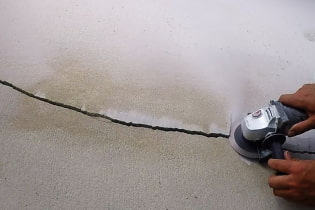 Как убрать трещины в бетонной стяжке?