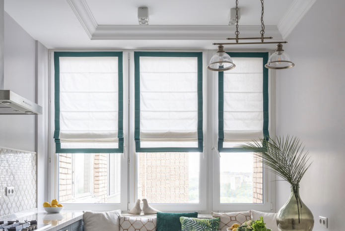 оформление окна римской шторой