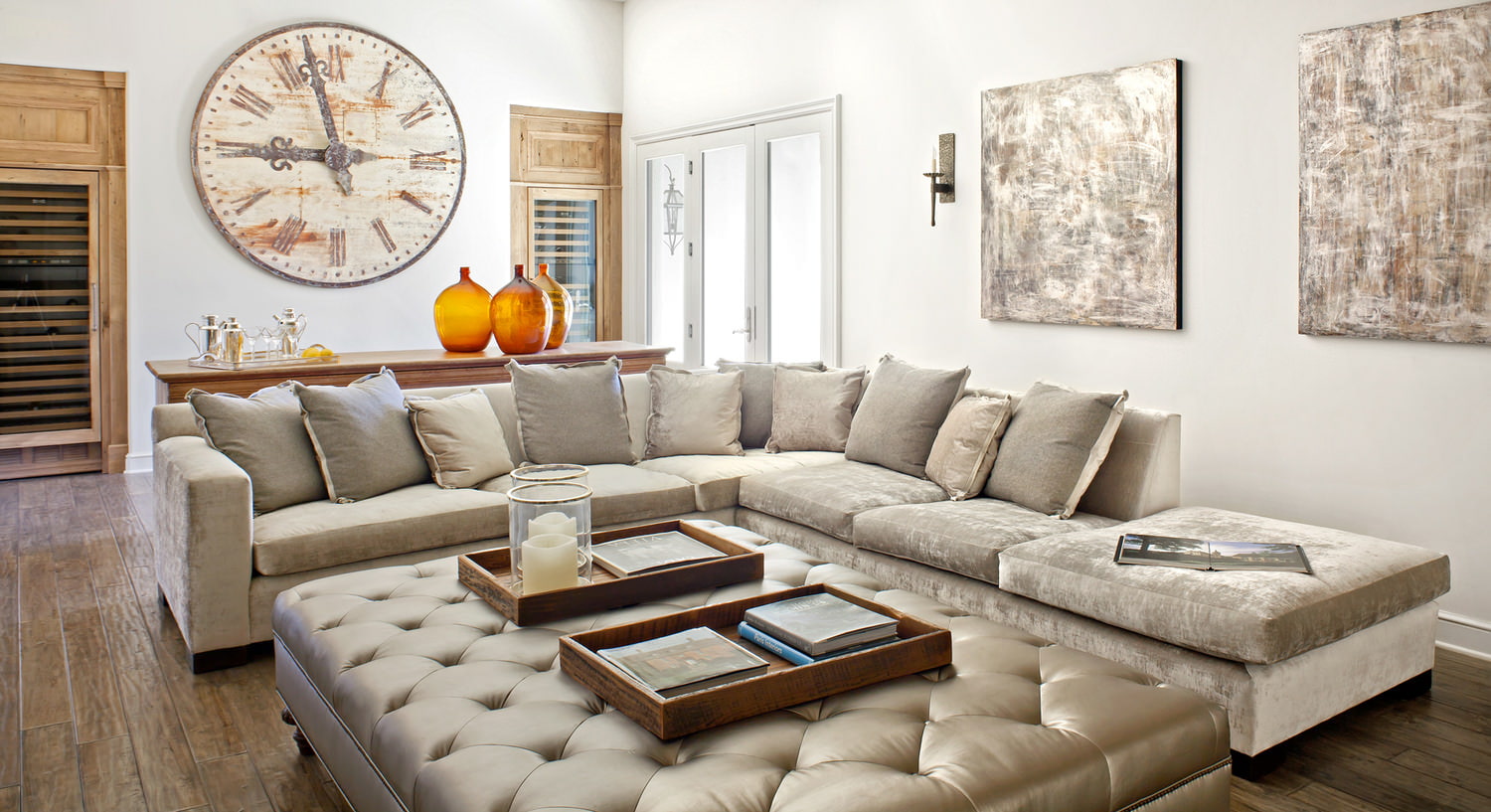 Диваны в гостиную 2024. Красивый диван в интерьере. Современный диван в гостиную. Диван в современном интерьере. Большие диваны для гостиной.