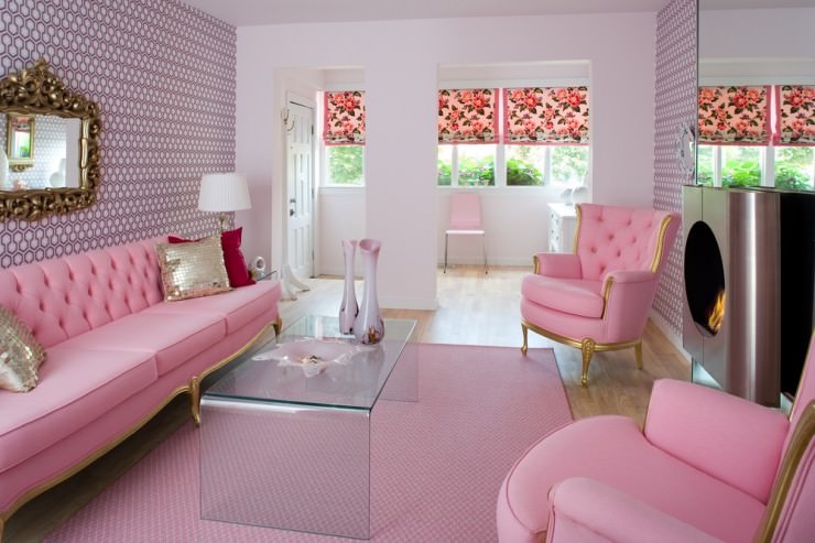 Интерьер гостиной в розовых тонах