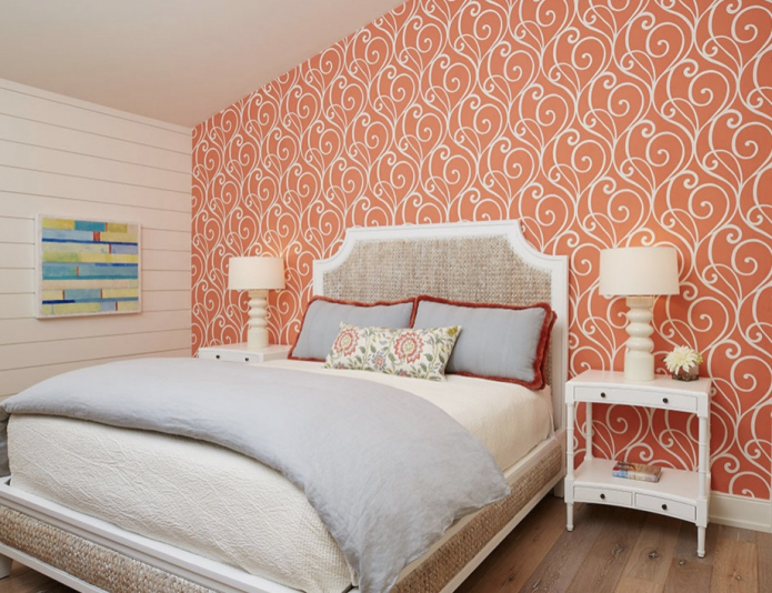 бело-оранжевая спальня