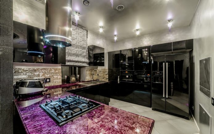 Черный гарнитур в интерьере в кухне: дизайн, выбор обоев, 90 фото - 53