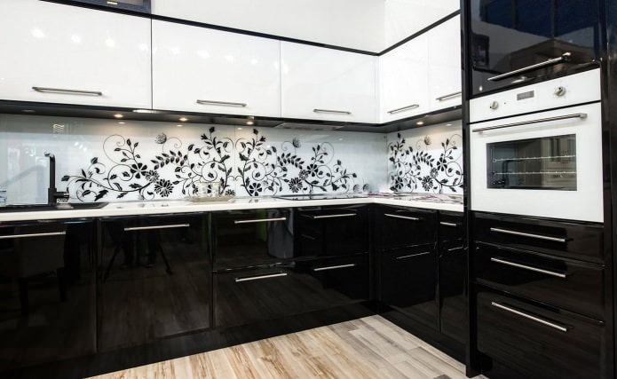 Чорний гарнітур в інтер'єрі на кухні: дизайн, вибір шпалер, 90 фото - 31