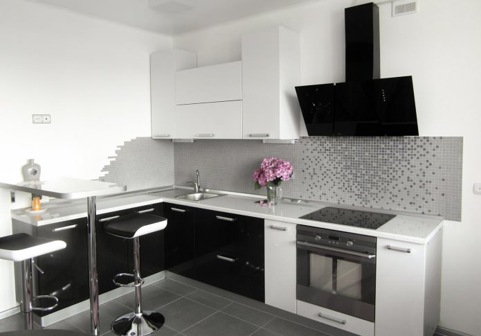 Черный гарнитур в интерьере в кухне: дизайн, выбор обоев, 90 фото - 35