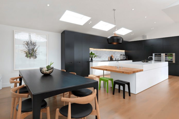 Чорний гарнітур в інтер'єрі на кухні: дизайн, вибір шпалер, 90 фото - 18