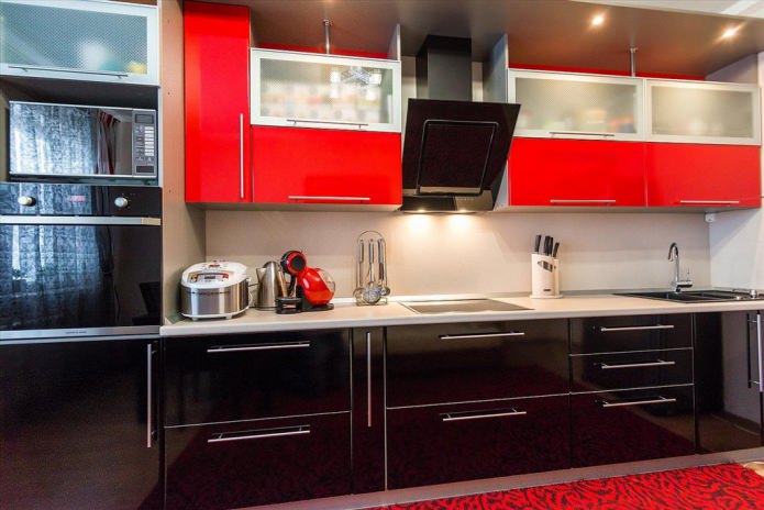 Черный гарнитур в интерьере в кухне: дизайн, выбор обоев, 90 фото - 38