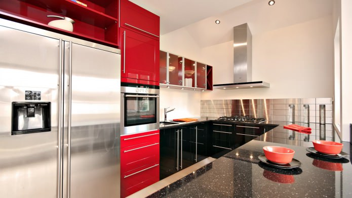 Черный гарнитур в интерьере в кухне: дизайн, выбор обоев, 90 фото - 43