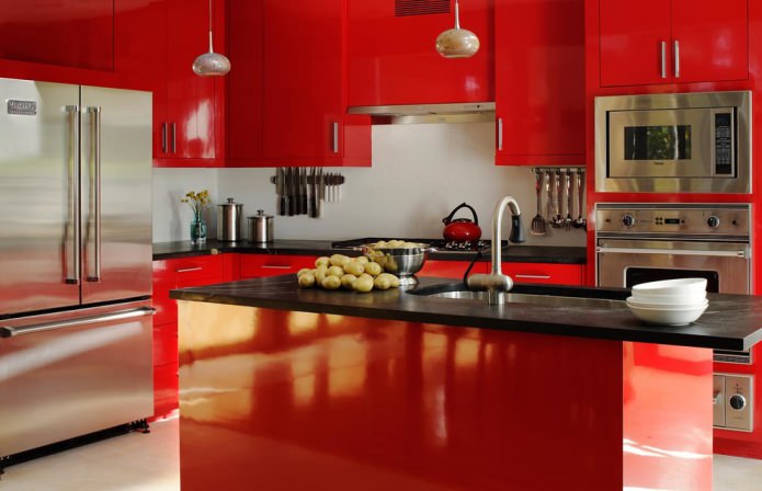 красные фасады на кухне