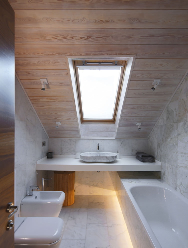 дизайн ванной комнаты на мансардном этаже
