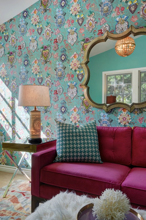 Бирюзово-розовая гостиная