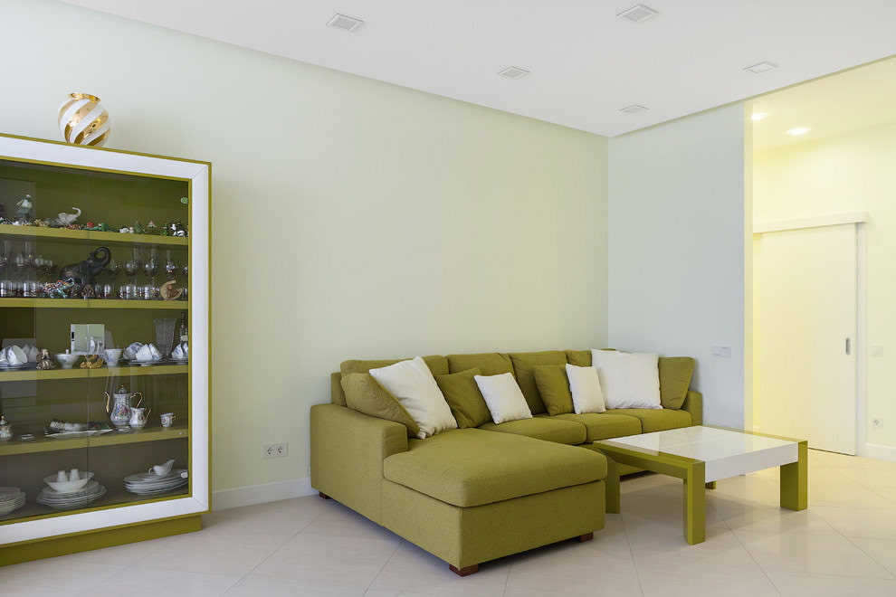 Дизайн в гостиной в оливковом цвете