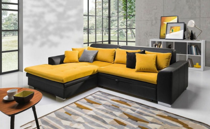 диван черно-желтого цвета в интерьере