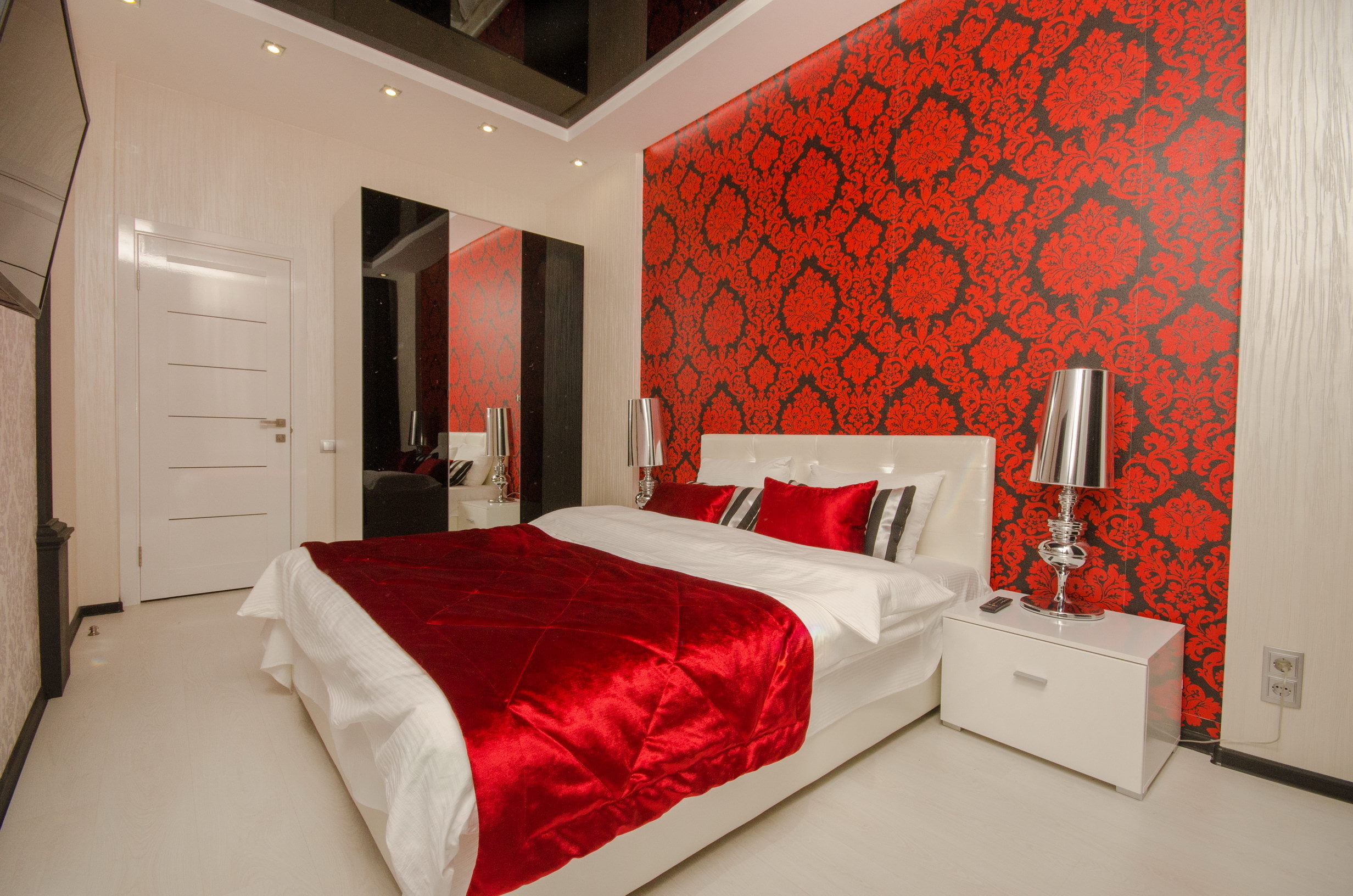 Дизайн спальни в красно черных тонах