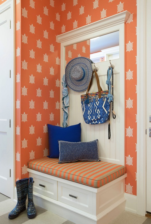 прихожая с оранжевыми обоями