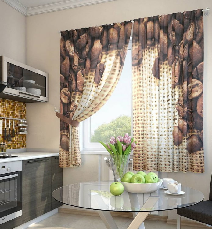 шторы с изображением кофейных зерен на кухне