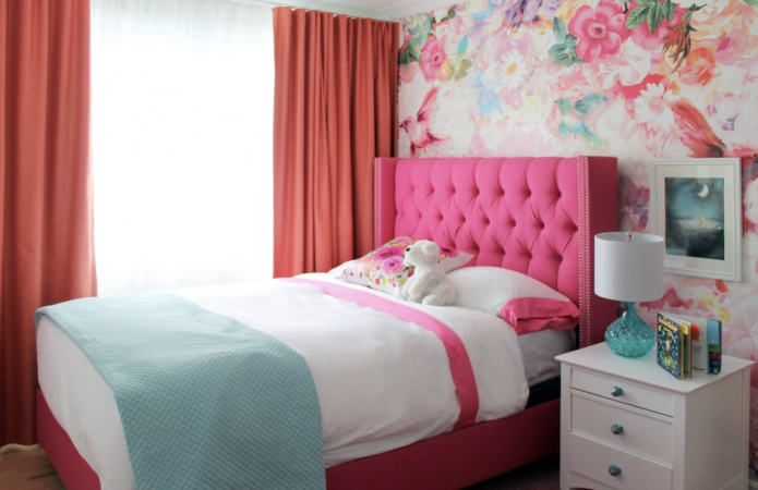 розовая кровать
