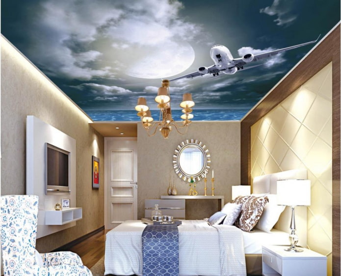 потолок с изображением неба и самолета в спальне