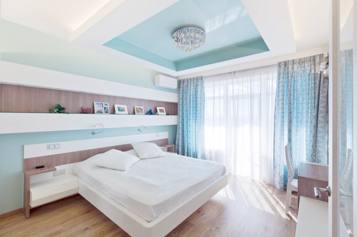 двухцветная потолочная конструкция в спальне